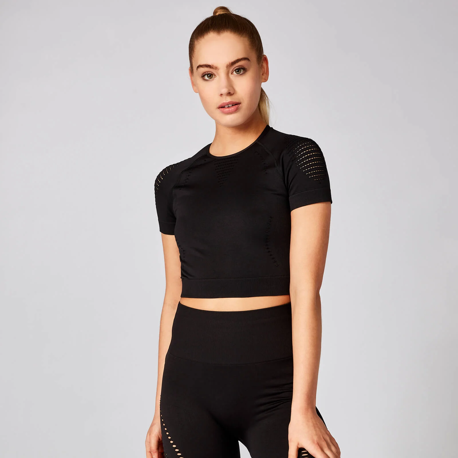 Bezszwowy Crop Top Shape z krótkim rękawem - Czarny - XS Obraz 1