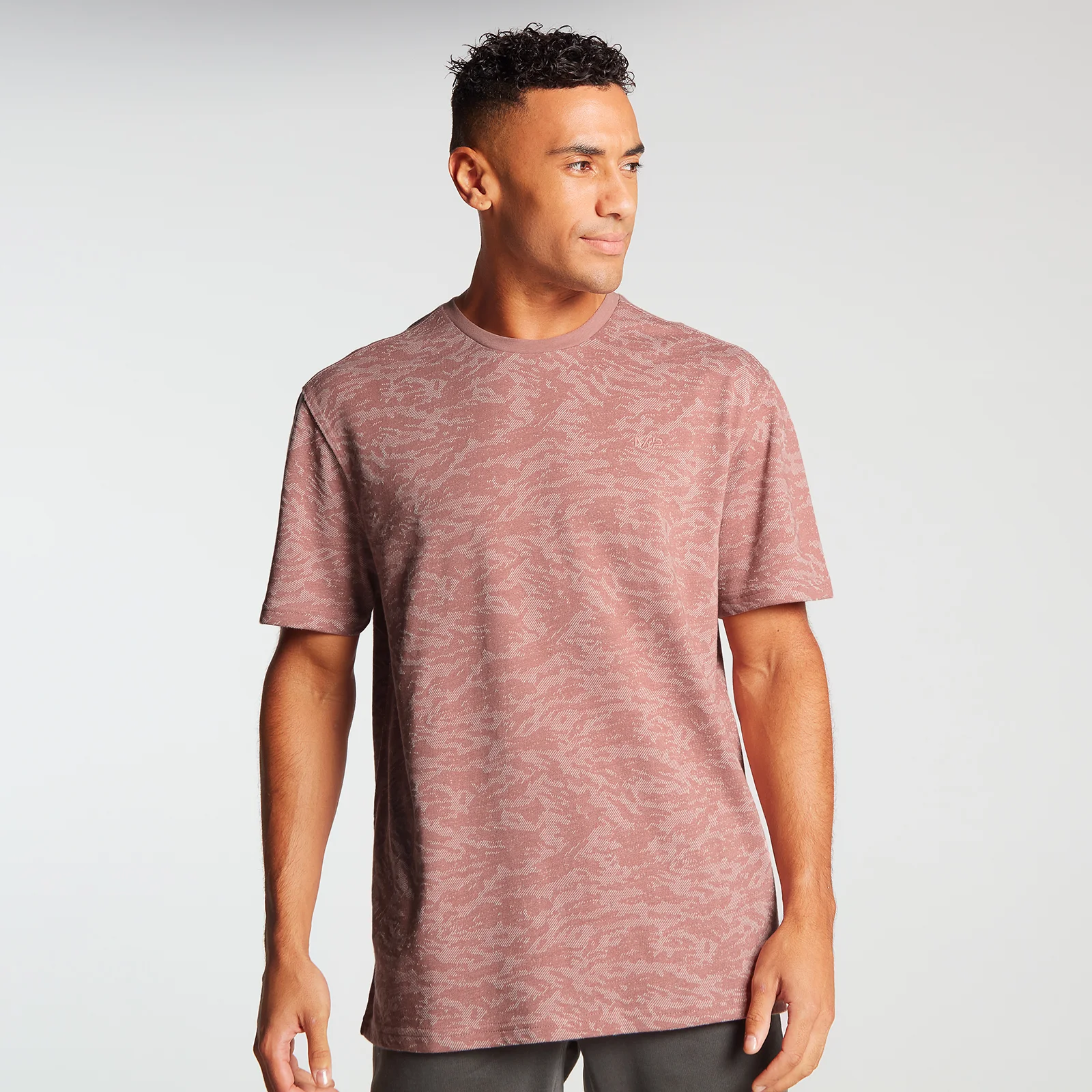 Męski T-shirt oversize z krótkim rękawem we wzór camo z kolekcji Training – Dust Pink - XXS Obraz 1