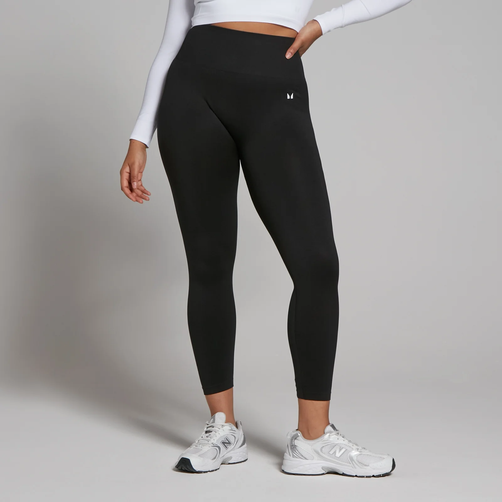 Damskie legginsy bezszwowe o długości 7/8 z kolekcji Shape MP – czarne - S Obraz 1