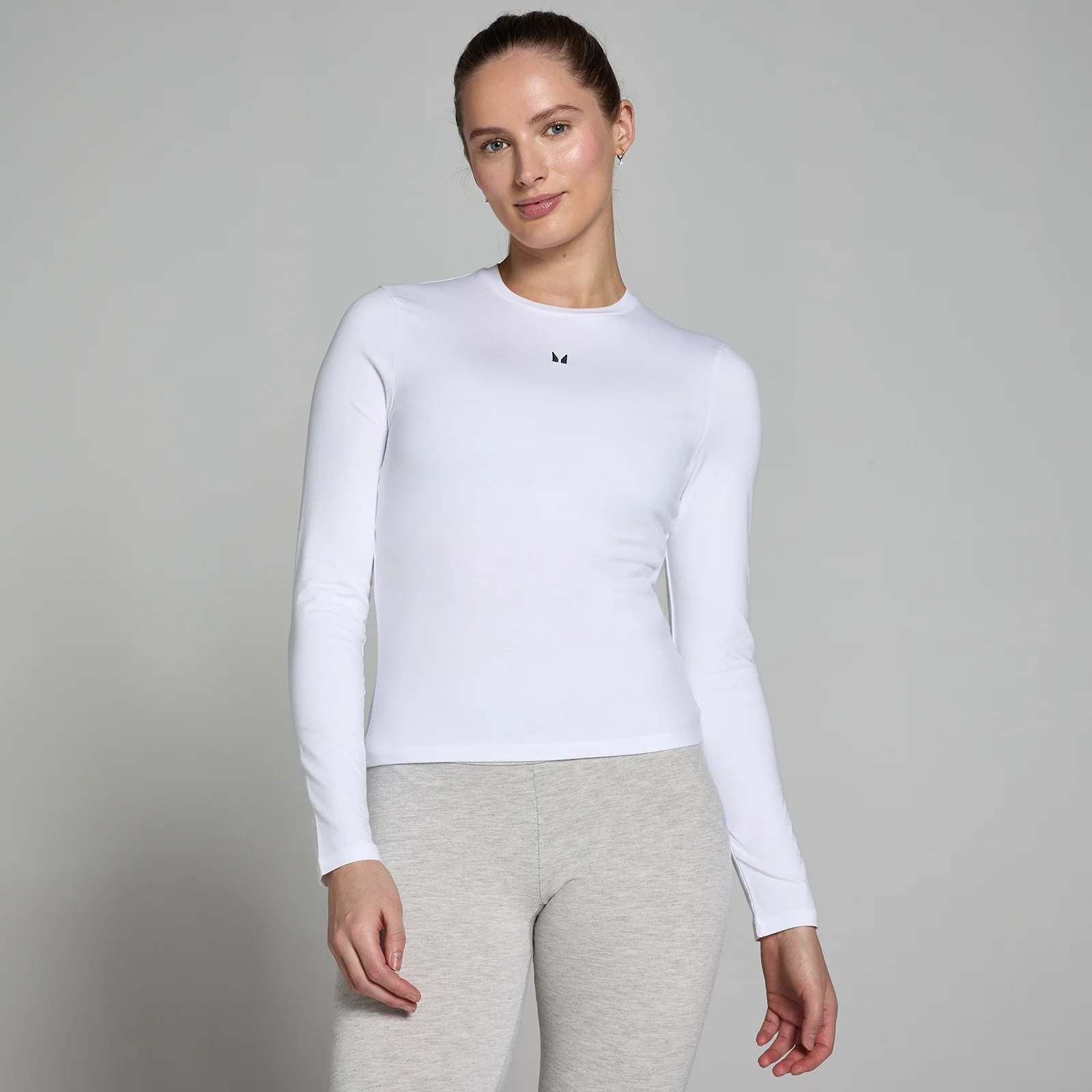 Damski T-shirt z długim rękawem o dopasowanym kroju z kolekcji Basics MP – biały - M Obraz 1