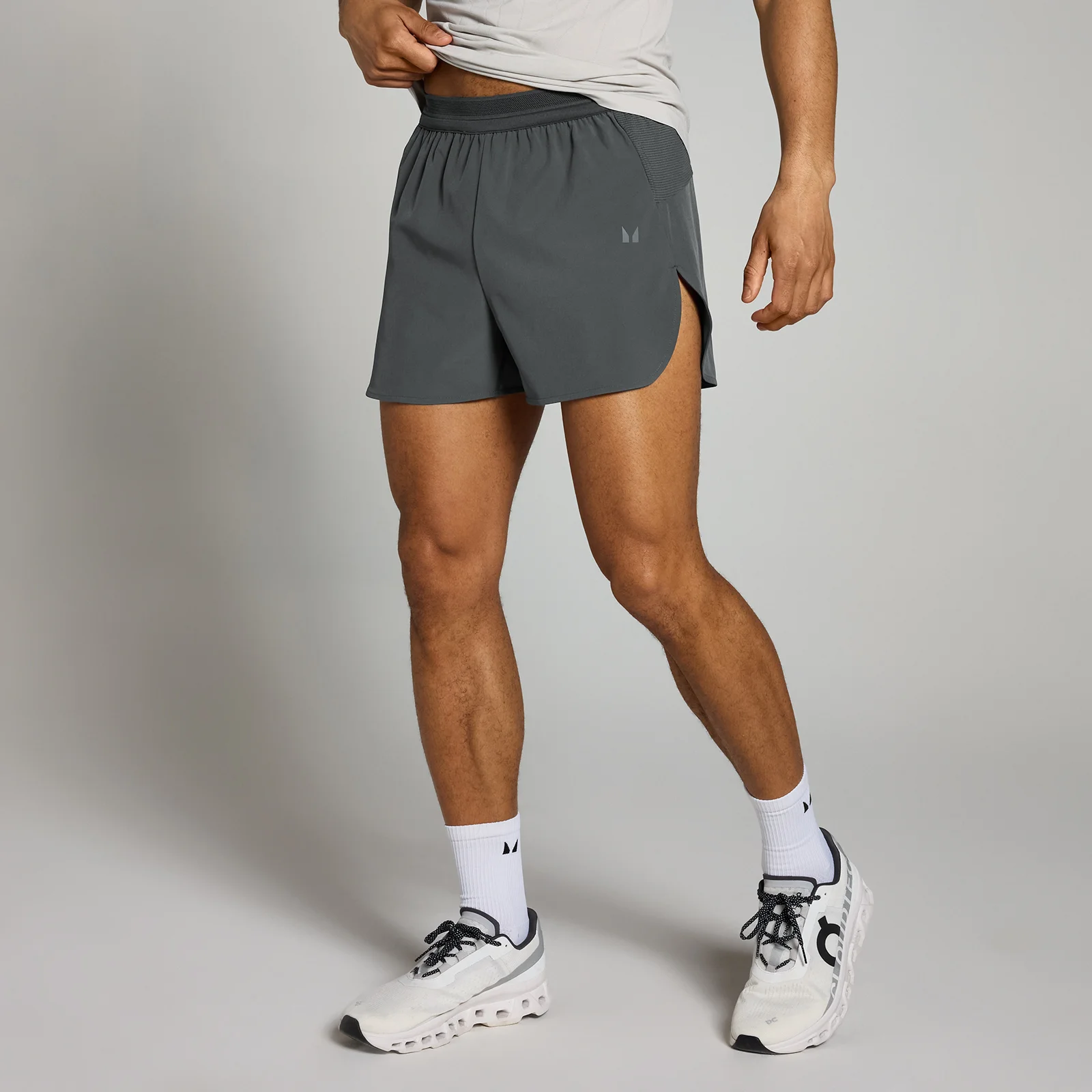 Męskie spodenki o wewnętrznej długości nogawki ok. 7,5 cm z kolekcji Velocity MP – Dark Grey - XS Obraz 1