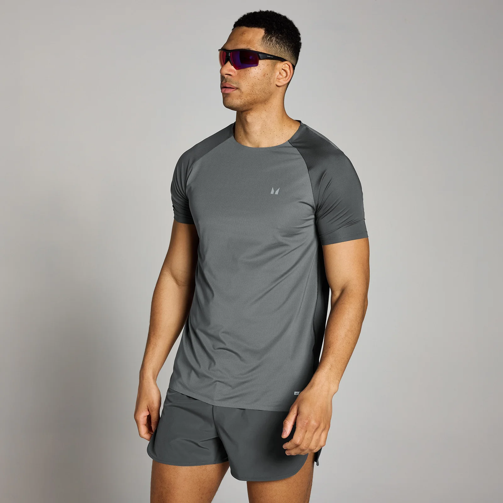 Męski T-shirt z siateczki z kolekcji Velocity MP – Dark Grey - XS Obraz 1