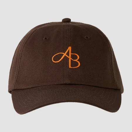 Czapka z daszkiem o luźnym kroju z kolekcji MP × Aleksandra – Coffee