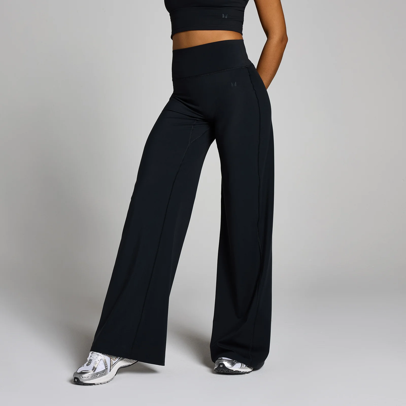 Damskie legginsy z szerokimi nogawkami z kolekcji Tall Tempo MP – czarne - S Obraz 1